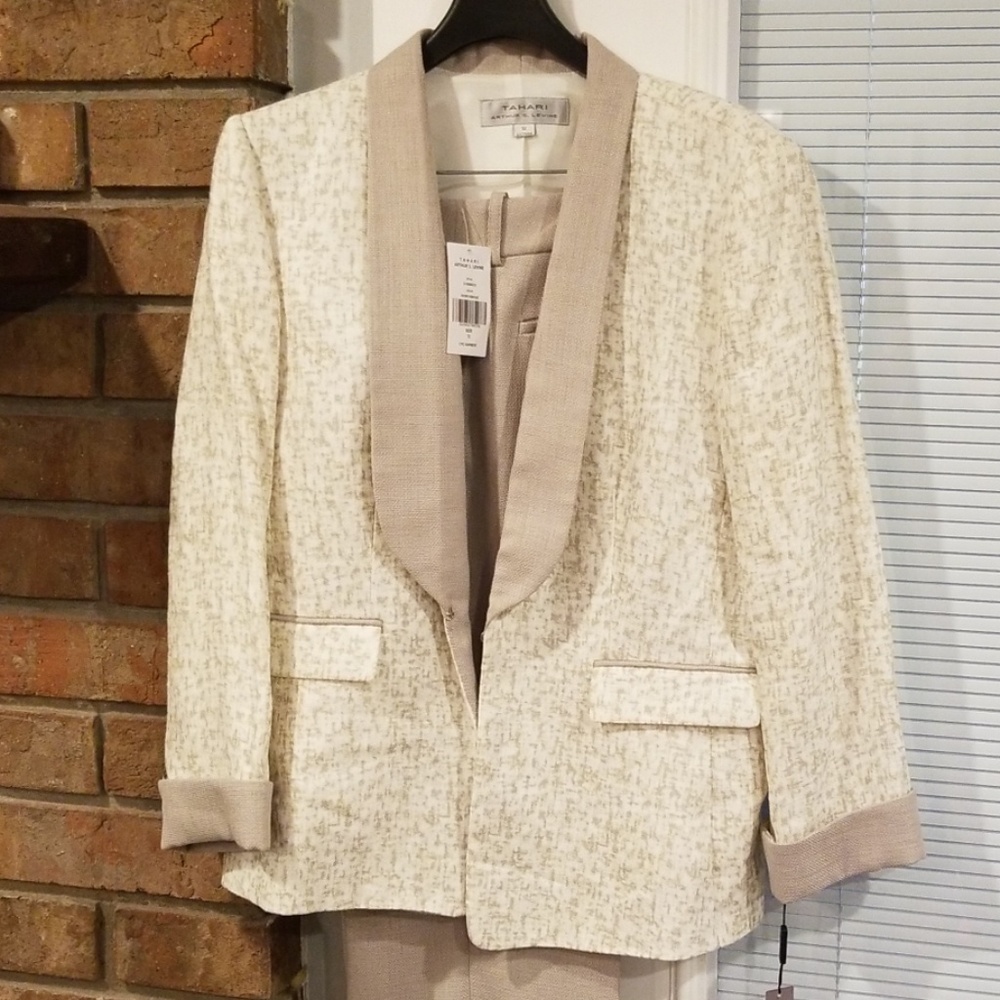 NWT Tahari Arthur S. Levine Womens Pants Suit